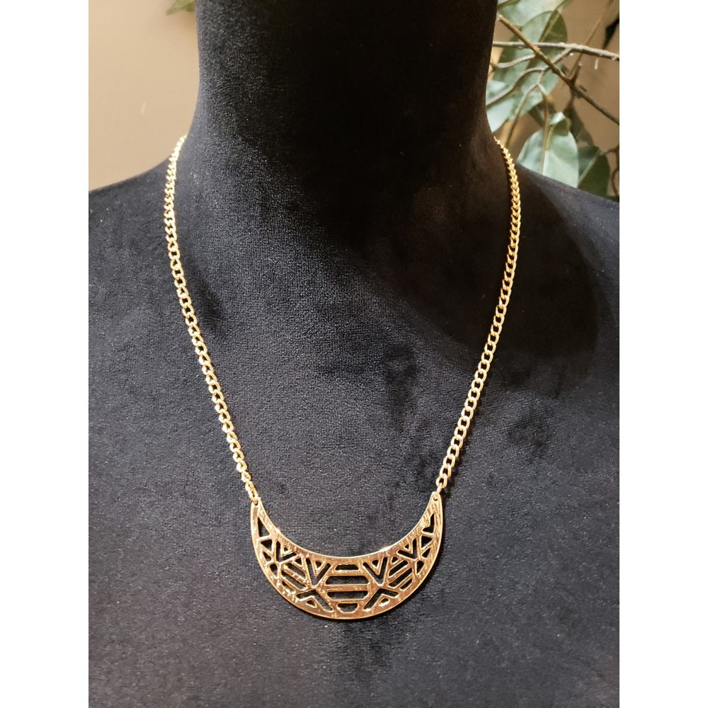 Womens Gold Tone Crescent Collar Necklace With Lobster Clasp Closure